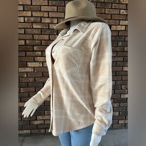 Shirt + Jacket Shacket Ultra soft brushed knit color oatmeal cream, Medium